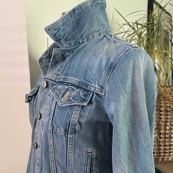 Levi’s Classic Denim Jacket - Medium - Picture 5 of 8